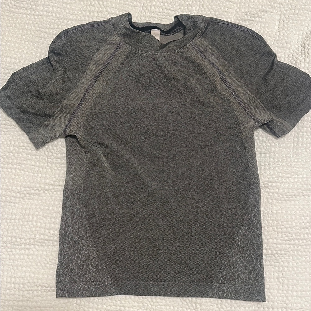 Lululemon workout top